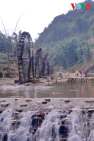 Wasserschöpfräder in Ban Bo: Die einzigartige Erfindung der ethnischen Minderheiten in Lai Chau - ảnh 2